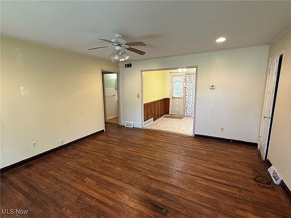 2nd image of 14400 Courtland Ave