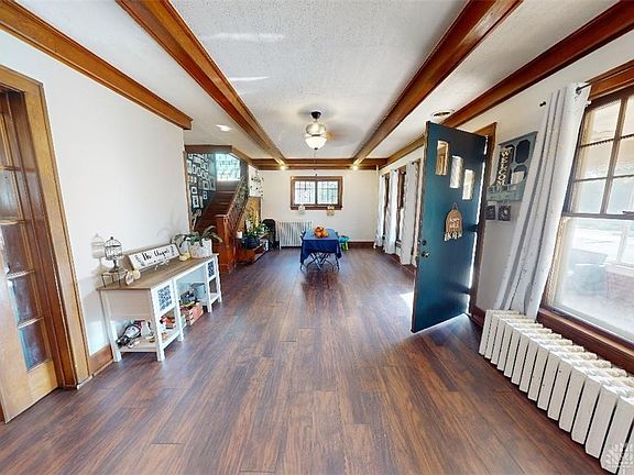 4th image of 226 W 4th St