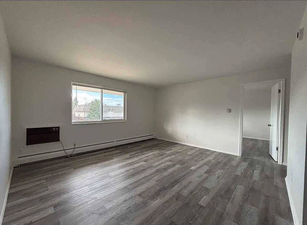 2 bed, 980 sqft, $1,750 — Photo 2