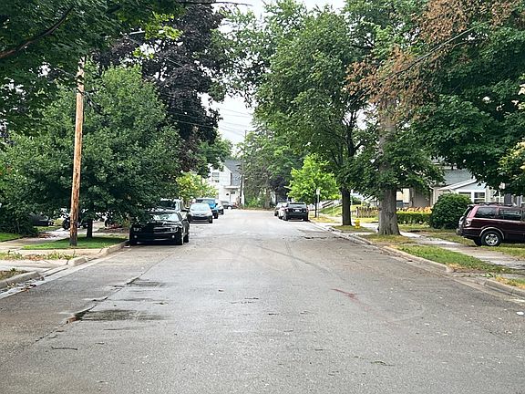 5th image of 1351 Maude Ave NE