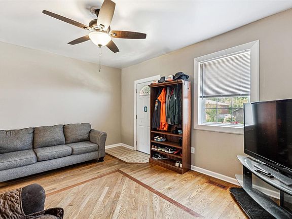 3rd image of 3759 Blow St