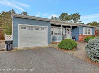 15 Bennington Dr, Toms River, NJ