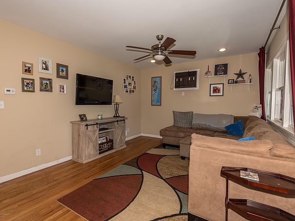 3rd image of 108 Truman Dr