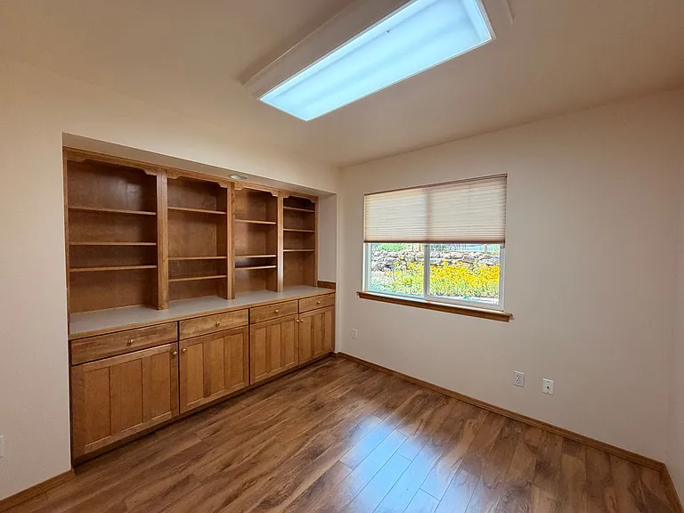 2551 NE Ravenwood Dr — Photo 10