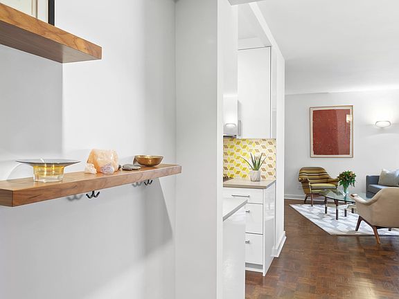 5th image of 10 W 66th St APT 4H