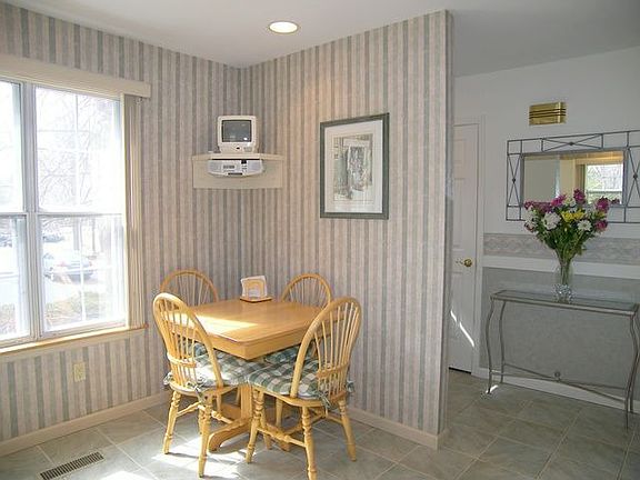 5th image of 305 Twin Brook Ct