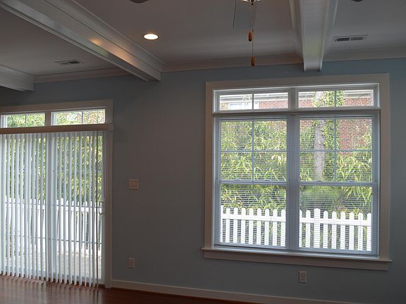 5th image of 10 Village Park Ln