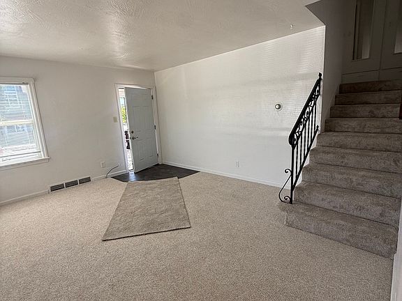 4th image of 895 Locust St