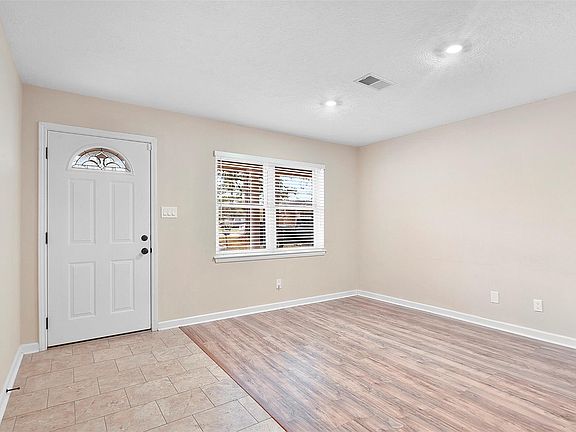 4th image of 212 Ron Cir