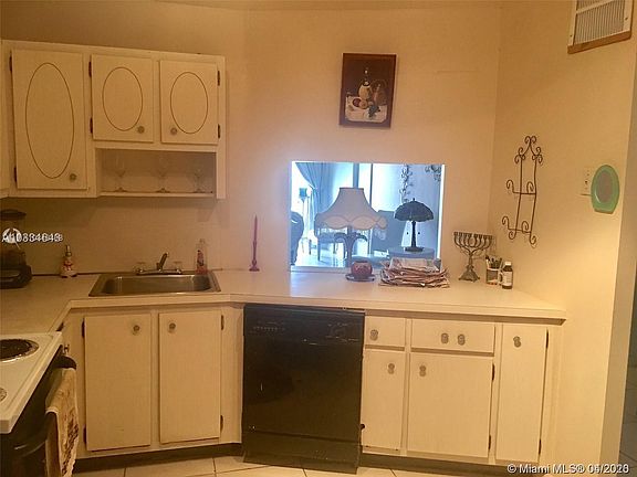 5th image of 1770 NE 191st St APT 601-1