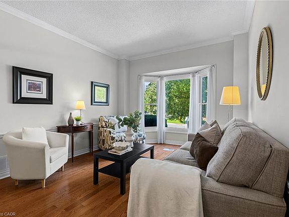 2nd image of 1610 Heathside Cres