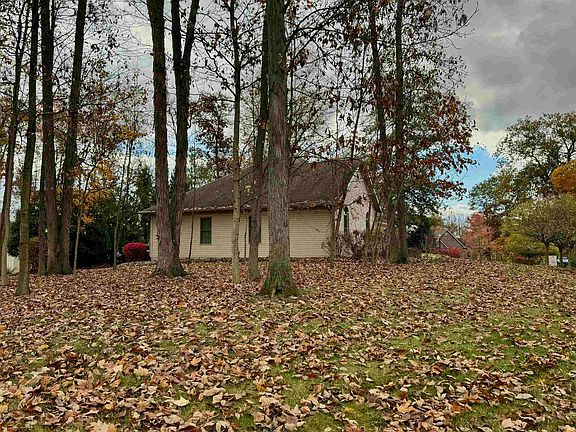 5th image of 219 Woodland Trl