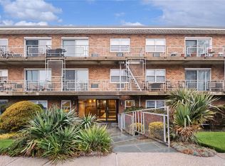 90 S Park Ave APT C5, Rockville Centre, NY 11570