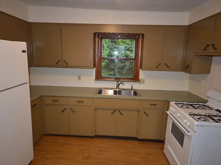 130 Roswell St — Photo 5