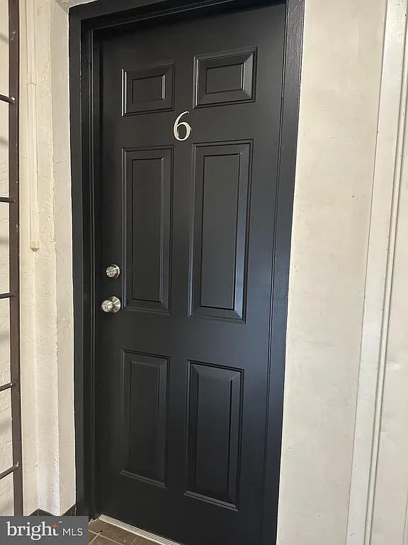 2 bed, 1050 sqft, $1,900 — Photo 2
