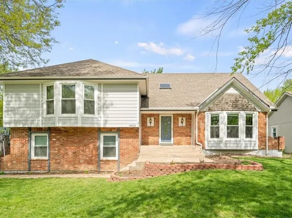 16426 W Saddletree Ln, Olathe, KS 66062