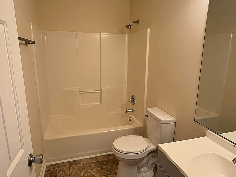 1618 McIntosh St #D — Photo 8