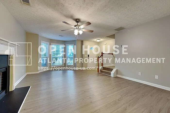 4 bed, 2.5 bath, 2118 sqft, $2,350 — Photo 4