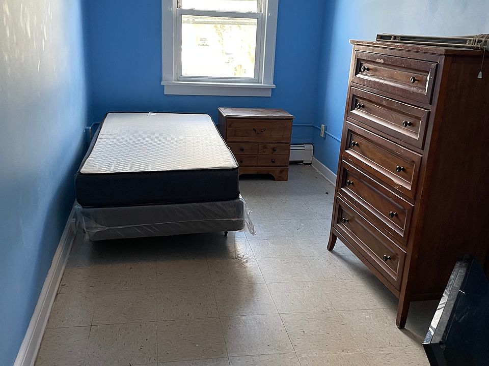 2nd image of 159 Jackson Ave #10