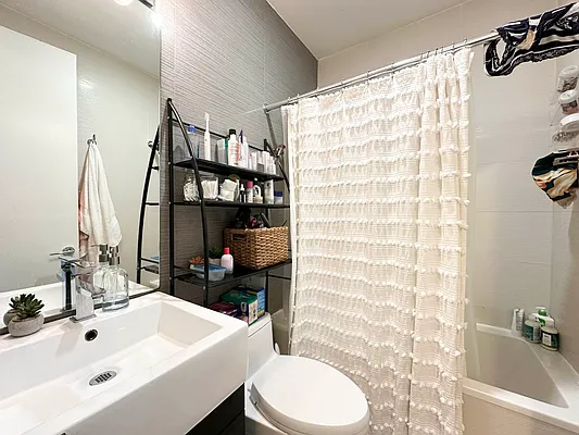 Rented by Bruma Realty LLC | media 5