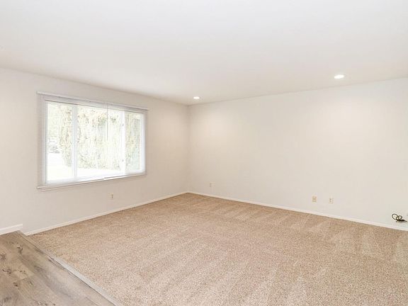 4th image of 1325 Adler Dr