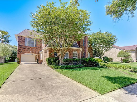 2nd image of 3622 Springhill Ln