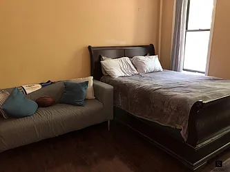 Rented by R New York