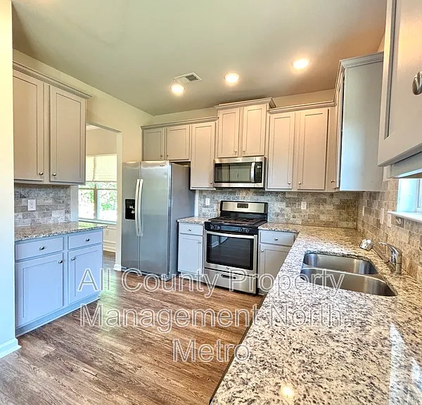 212 Creek View Pl — Photo 4
