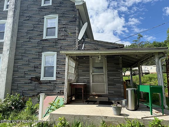 4th image of 395 Holtzman Rd