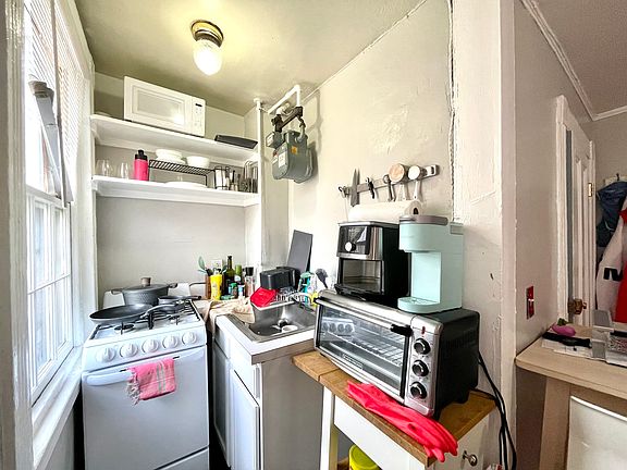 4th image of 2 Champney Pl #2