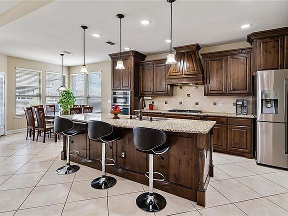 3rd image of 1051 Enchanted Rock Dr