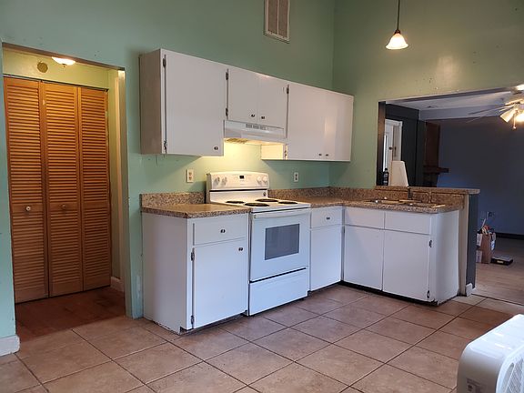 3rd image of 1315 Omaha St