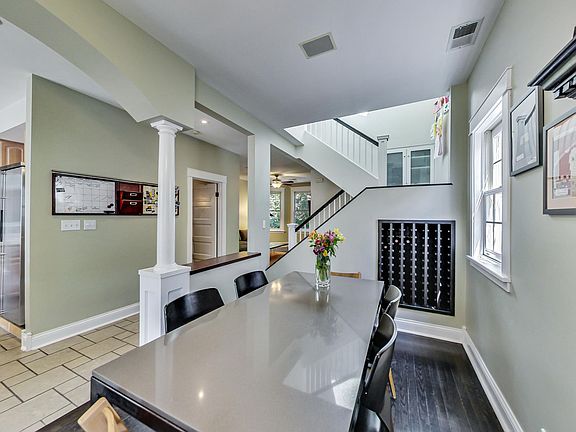2nd image of 3452 N Leavitt St #2