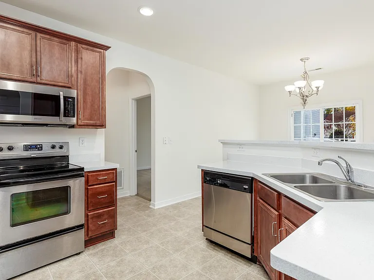 504 Queensbury Ln — Photo 12