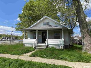 307 E Douglas Ave, Petersburg, IL 62675