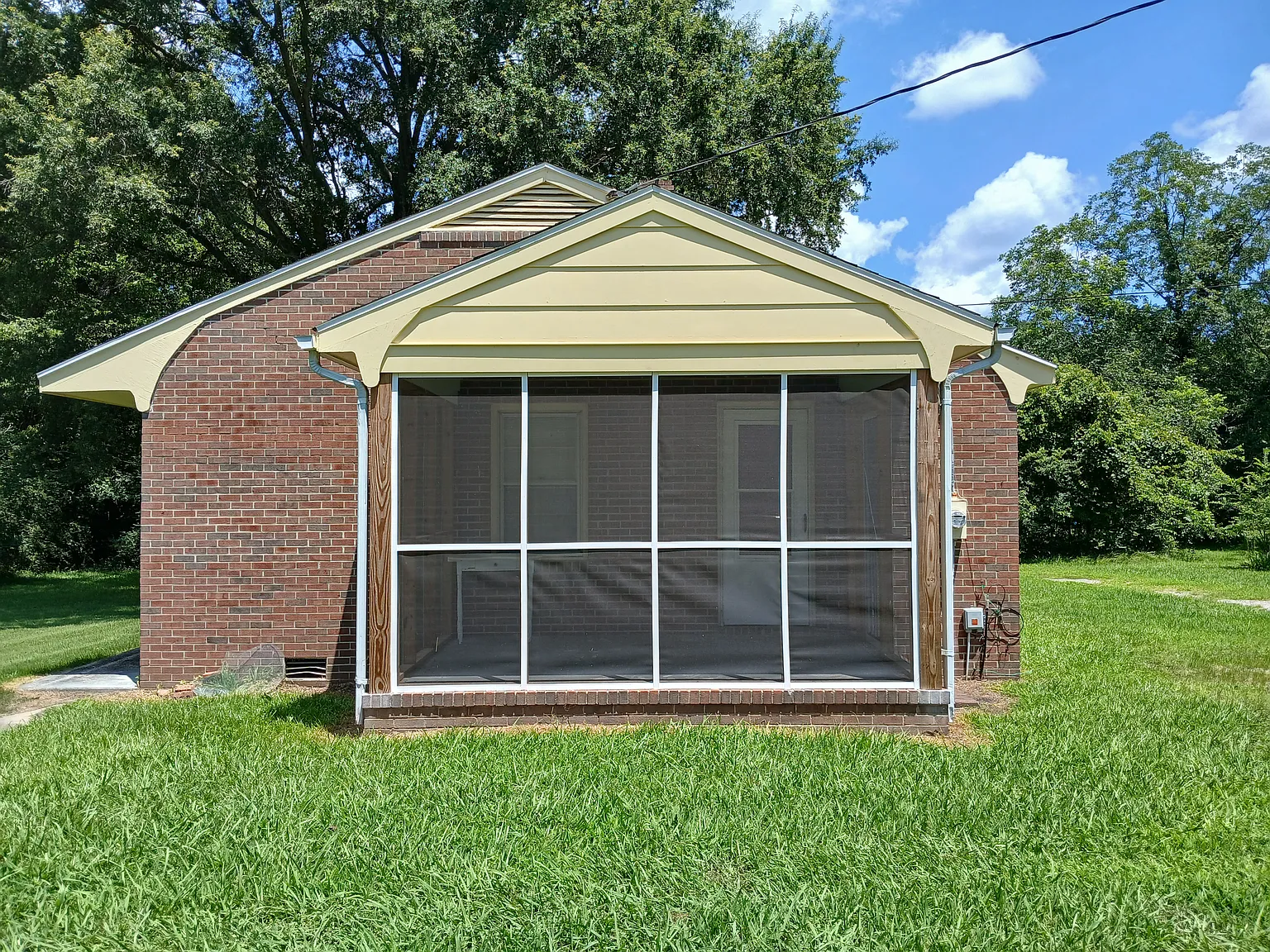 3 bed, 1048 sqft, $1,500 — Photo 4