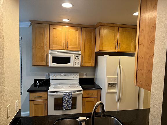 5th image of 665 Dartmore Ln APT 255
