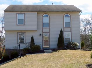 7210 Green Meadow Dr, Imperial, PA 15126