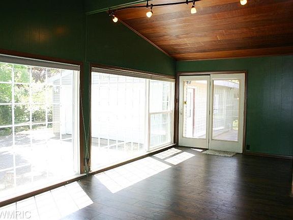 3rd image of 1612 Plumtree Ave