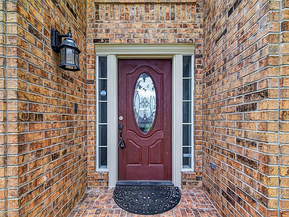5th image of 1002 Pine Walk Trl