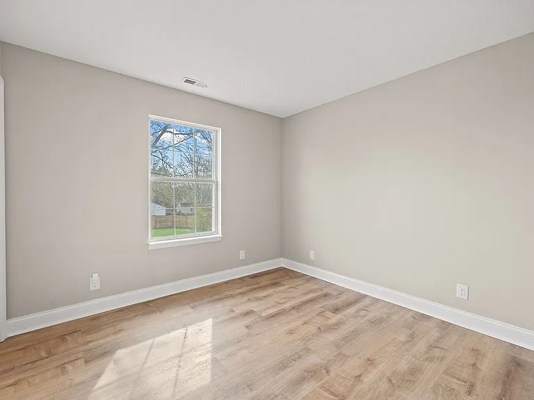 21 Goldersgreen Dr — Photo 31