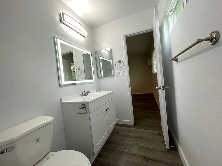 20317 Saticoy St — Photo 30