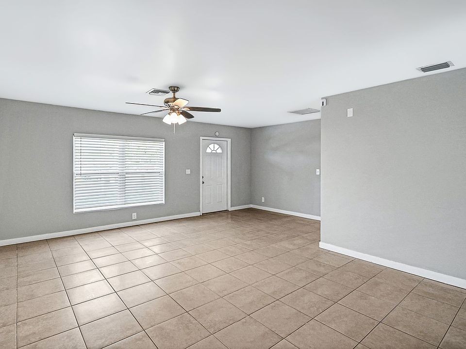 1st image of 7418 Pinedale Dr