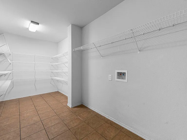 5709 Valley Stream Way — Photo 13