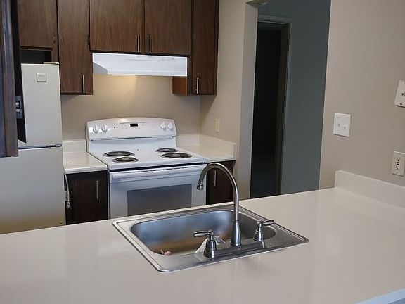 2nd image of 9521 Emerald Park Dr APT 23
