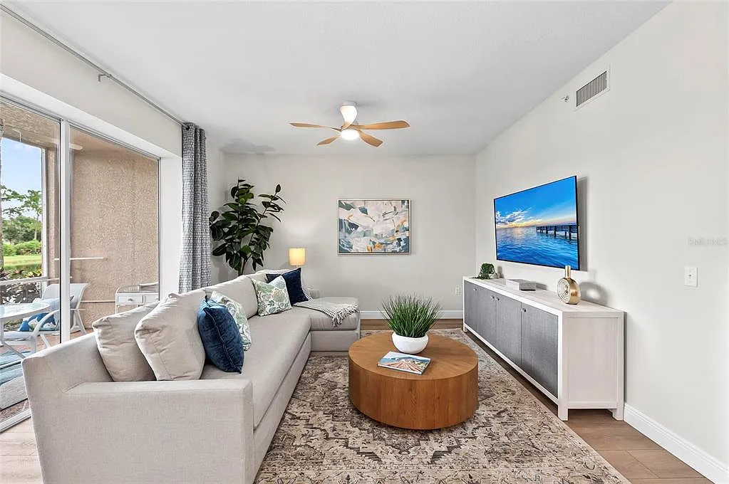 2 bed, 2.0 bath, 1324 sqft, $4,300 — Photo 2