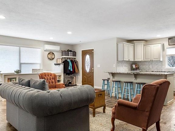 5th image of 770 Terrace Dr