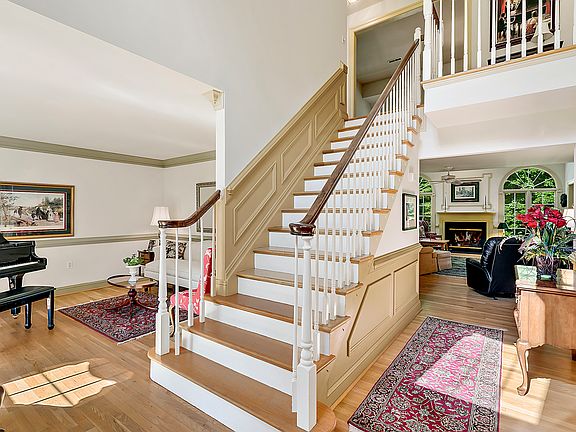 4th image of 2398 Somerset Dr