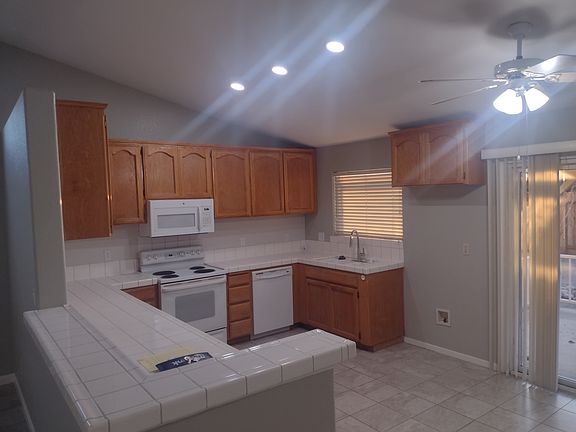 3rd image of 4405 N Olive Ave