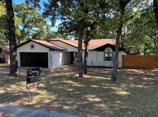 712 Timberoaks Dr, Azle, TX 76020